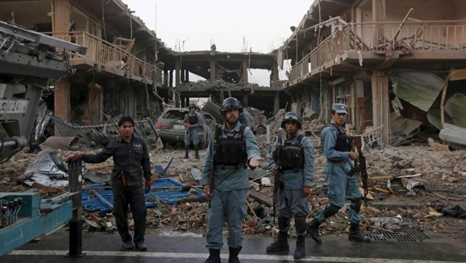 Atentados con bombas en Kabul, Afganistán provocan decenas de muertos